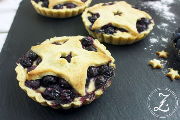 Li-La-Laune Pies mit Blaubeeren und Puddingcreme by Zuckergewitter