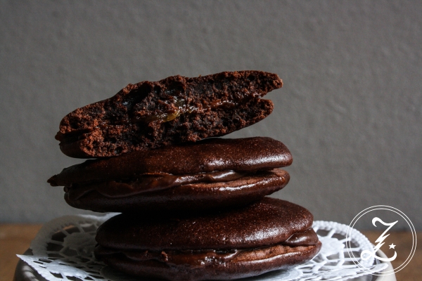 schokoladige Whoopie Pies mit Birne und Amaretto-Kaffee-Ganache | Zuckergewitter.de