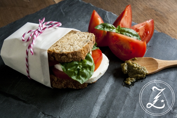 schnelles Quarkbrot für ein Sandwich mit mediterranem Schlemmerbelag | Zuckergewitter.de