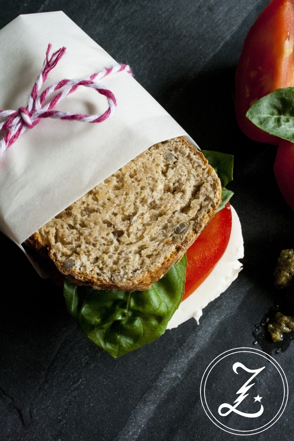 schnelles Quarkbrot für ein Sandwich mit mediterranem Schlemmerbelag | Zuckergewitter.de