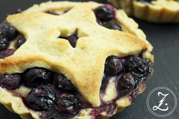 Li-La-Laune Pies mit Blaubeeren und Puddingcreme by Zuckergewitter