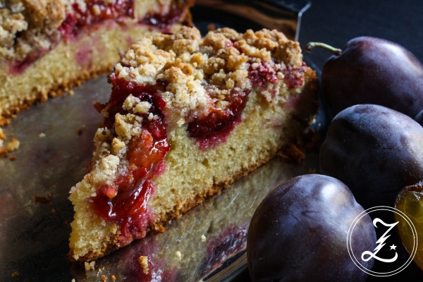 Eierlikör-Zwetschgen-Kuchen mit Mandelstreuseln | Zuckergewitter.de