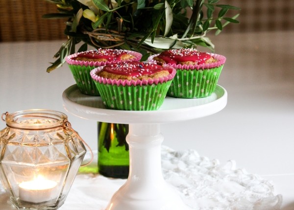 Vanillejoghurt-Muffins mit fröhlichem Zuckerguss gegen Schlechtwetterlaune | Zuckergewitter.de