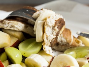 dekadent und gesund zugleich in den Tag starten - mit Bananen-Quark-Pancakes | Zuckergewitter.de