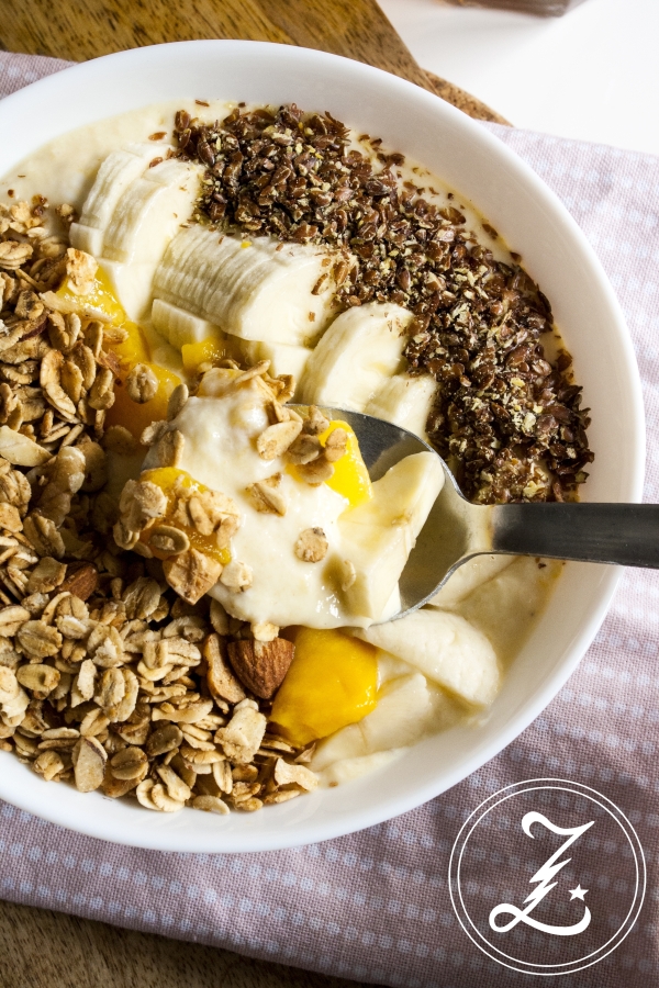 {Start Your Day Right} tropische Smoothiebowl mit Quark, Mango und Banane | Zuckergewitter.de